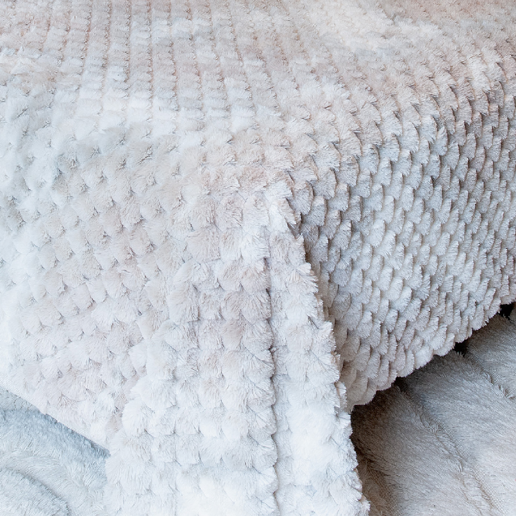 Plaid ou jeté de lit Imitation fourrure relief losange — vue 6