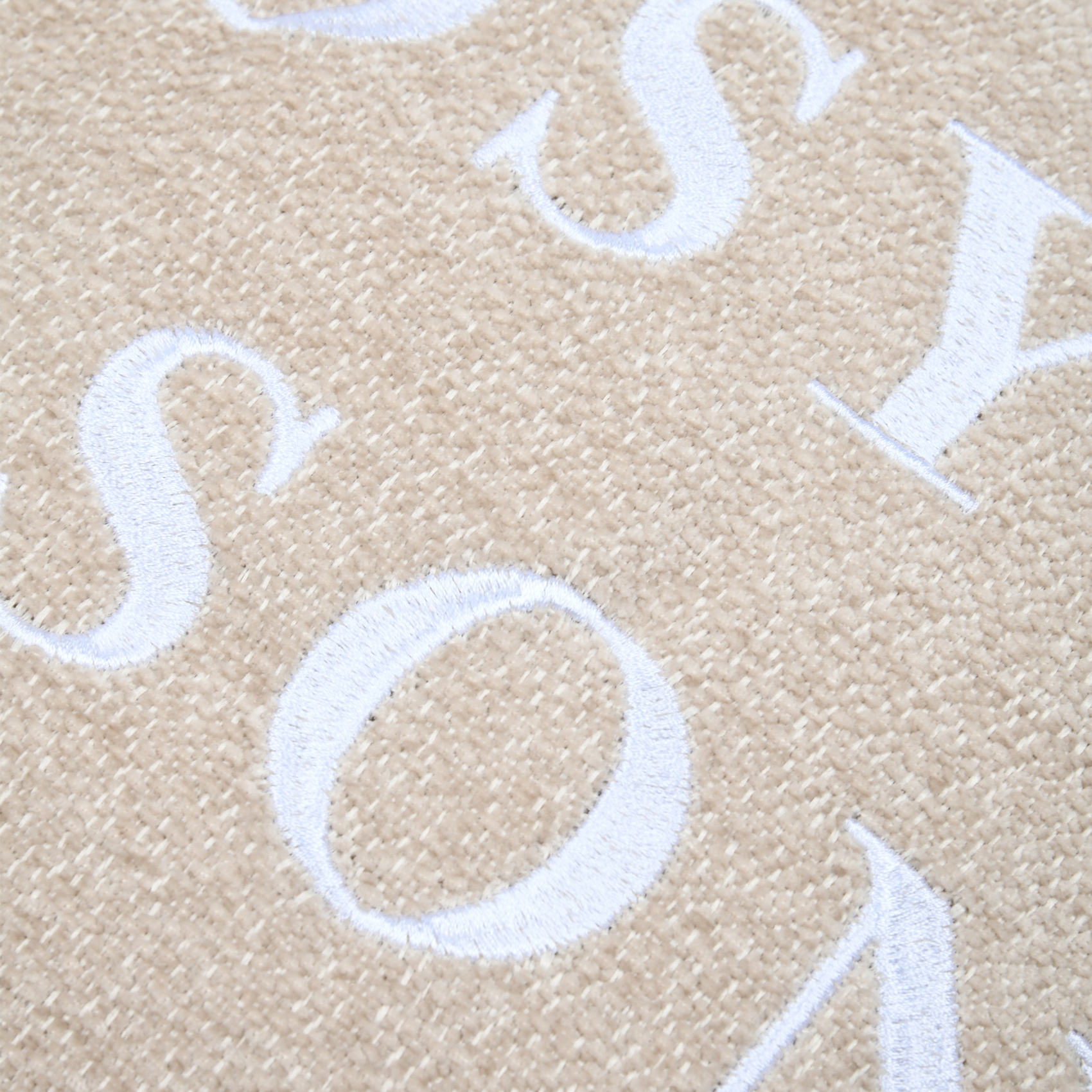 Coussin décoratif avec message brodé Cosy Season — vue 3