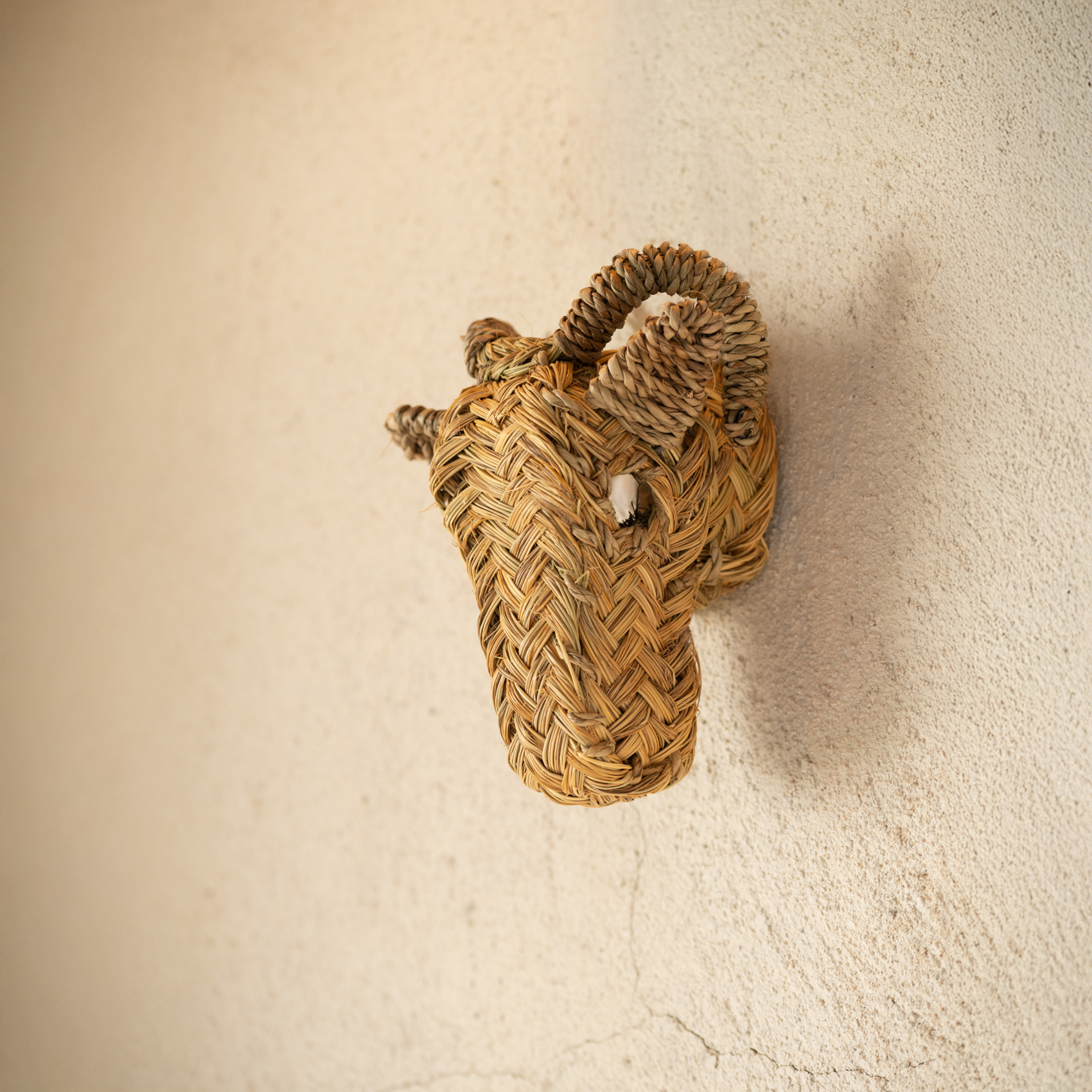 Déco murale petite tête de Bouc en paille — vue 5