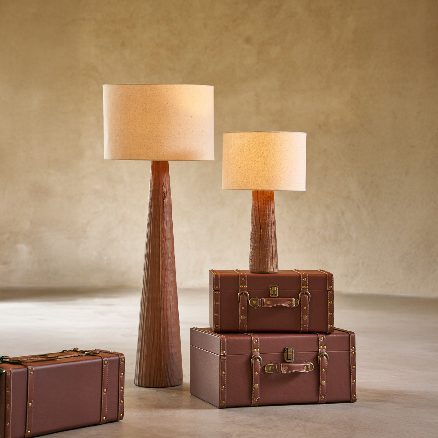 Lampe à poser en poterie avec pied effet bois — vue 3