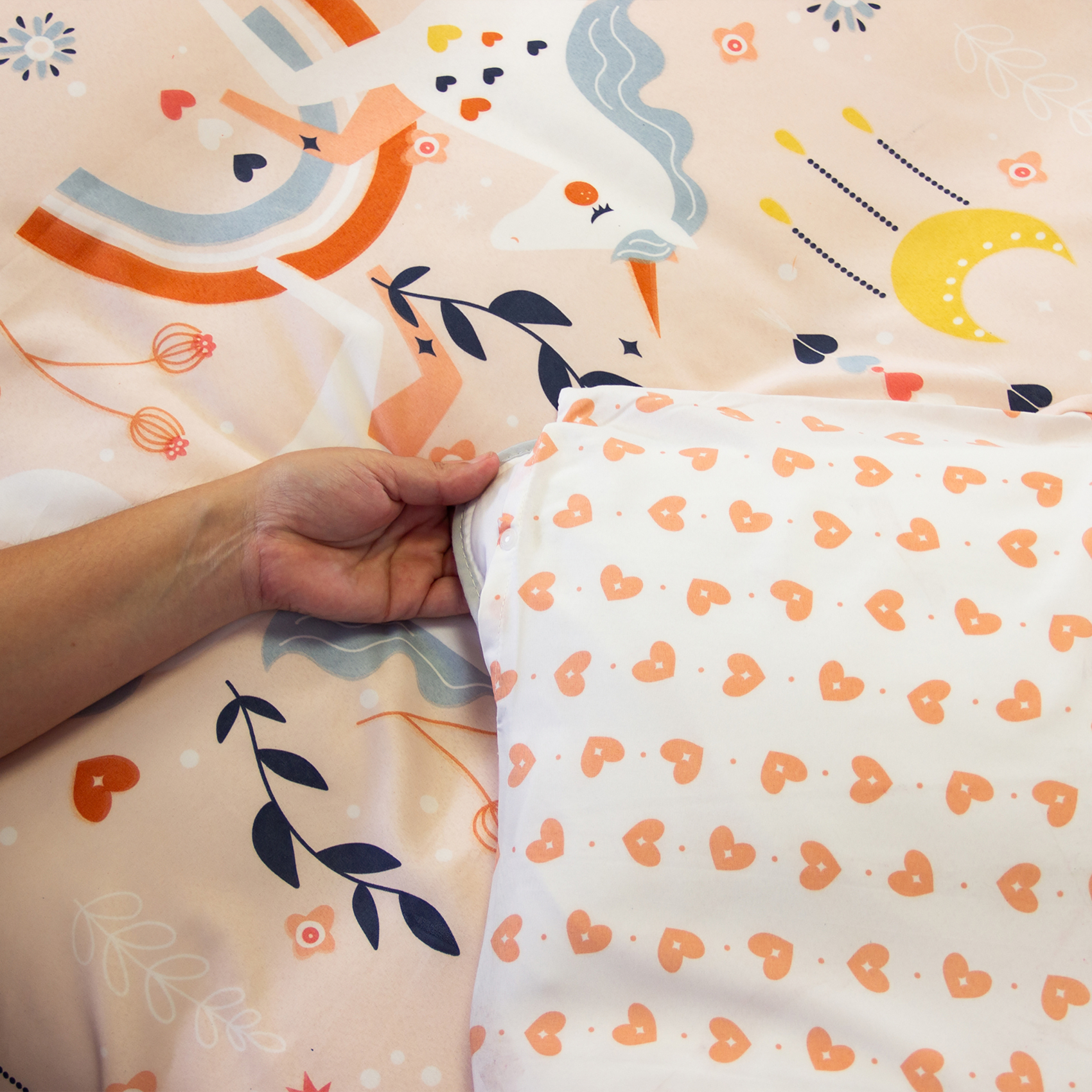 Parure de lit enfant licorne avec poche pour doudou — vue 6