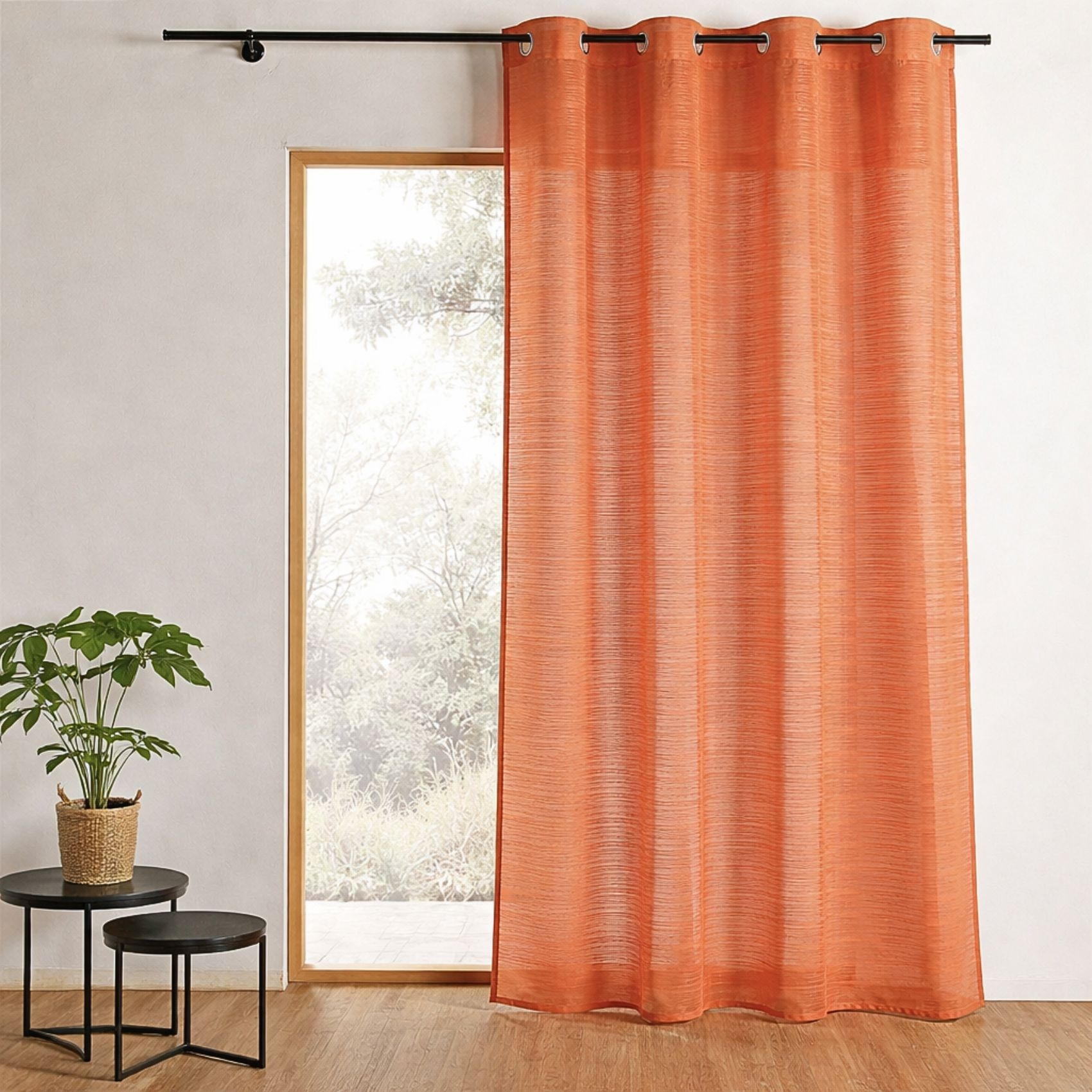 Voilage fantaisie à fines rayures