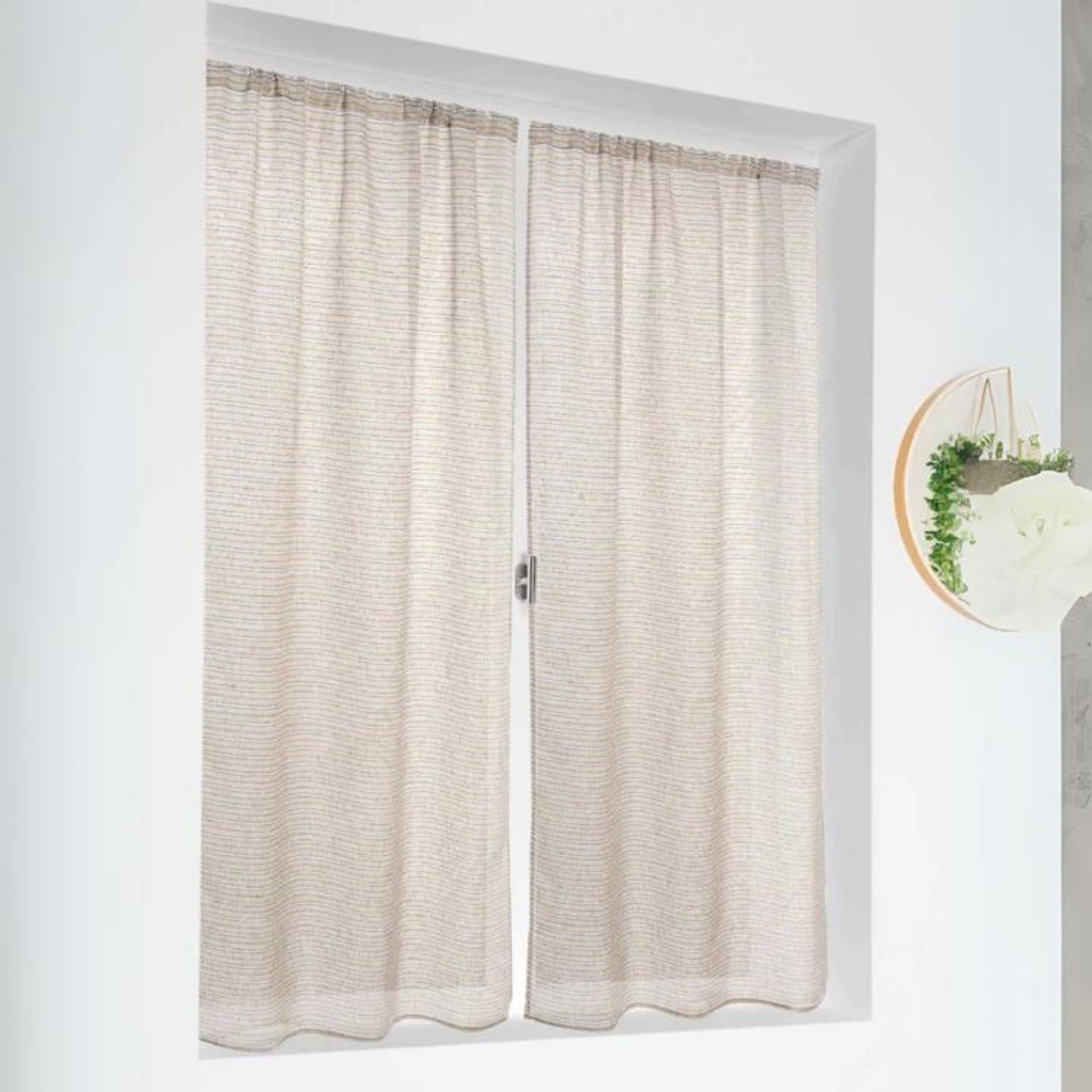 Paire de petits voilages poly-lin-coton à fines rayures