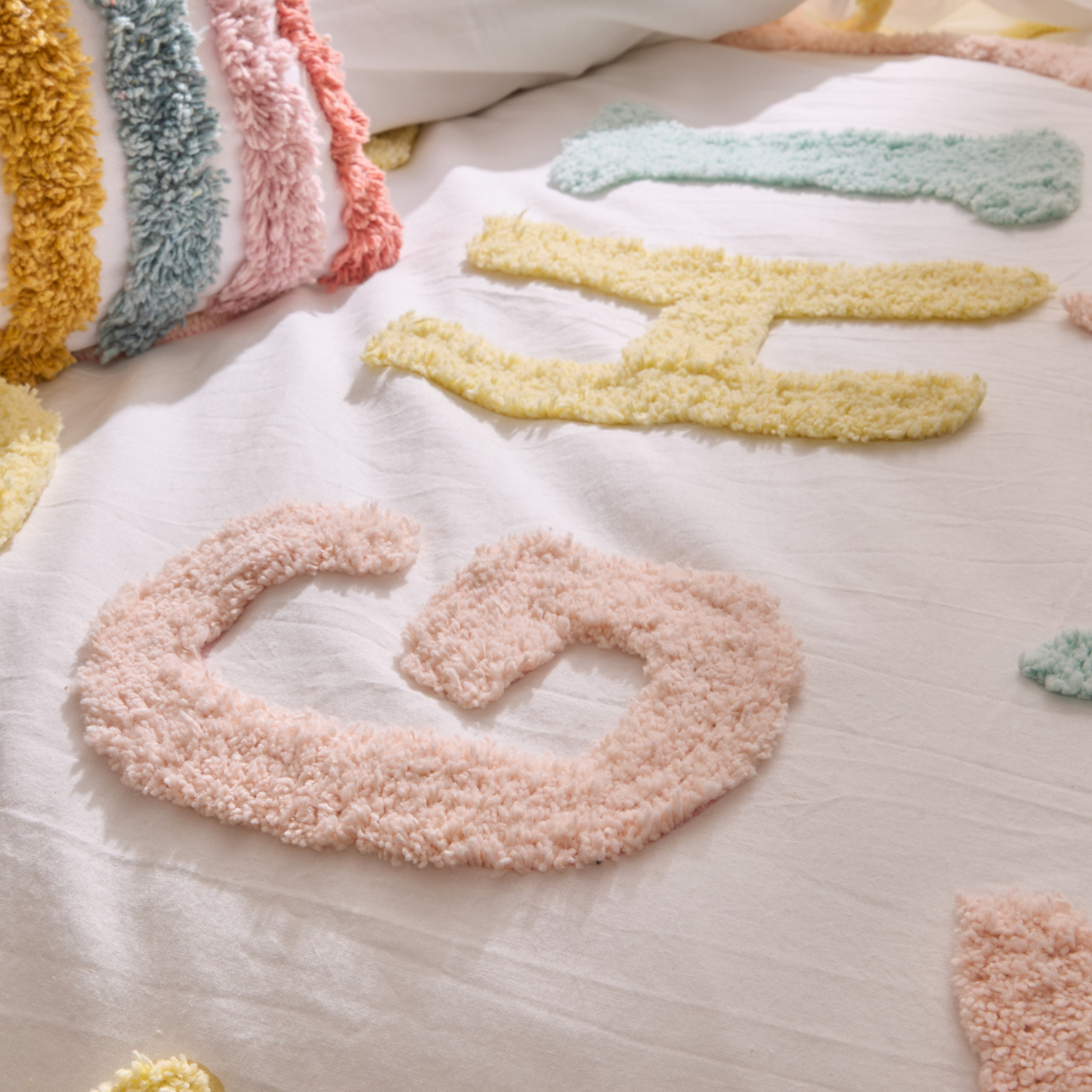 Parure de lit enfant 2 pièces coton tufté alphabet housse + taie — vue 3