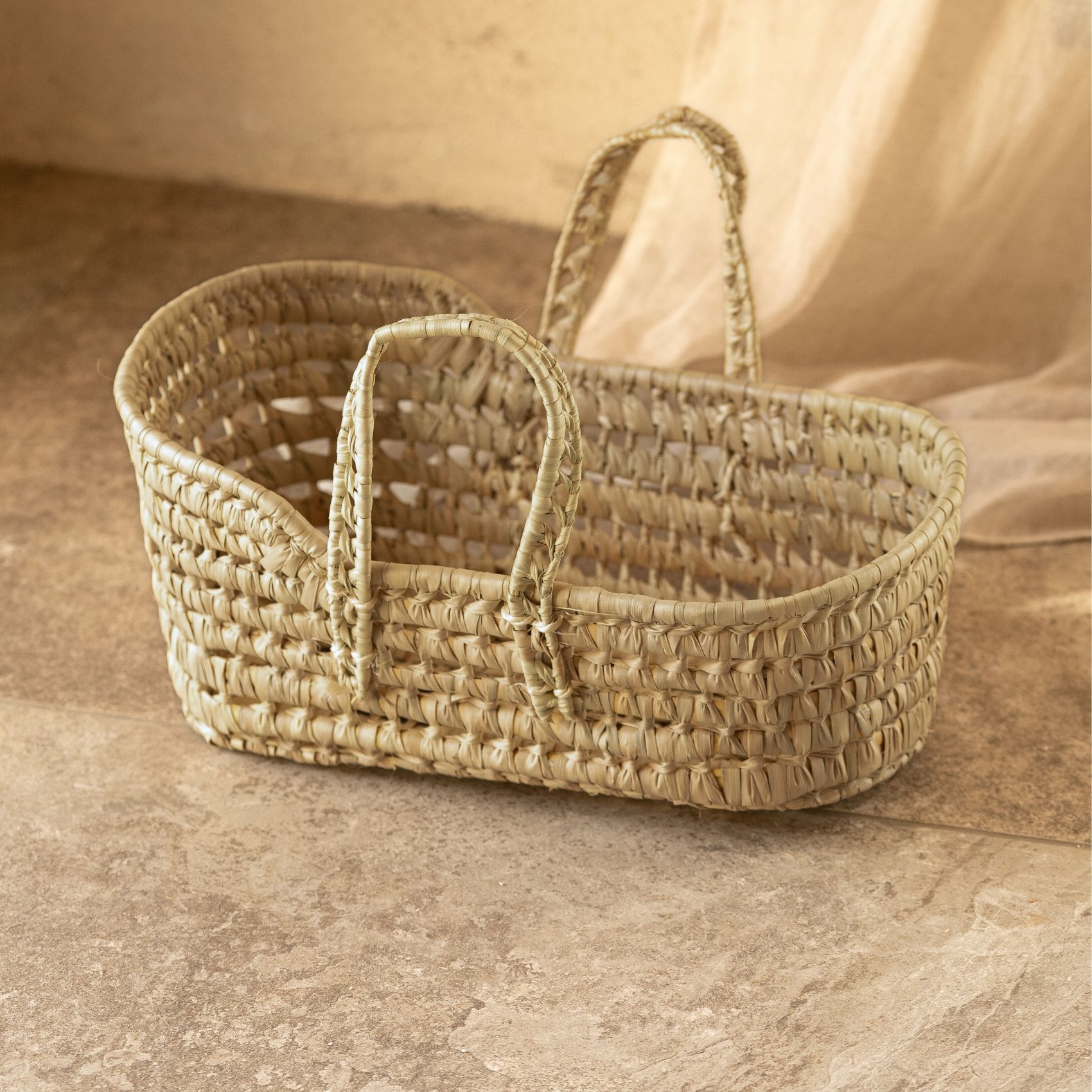 Couffin osier vintage pour poupée — vue 3