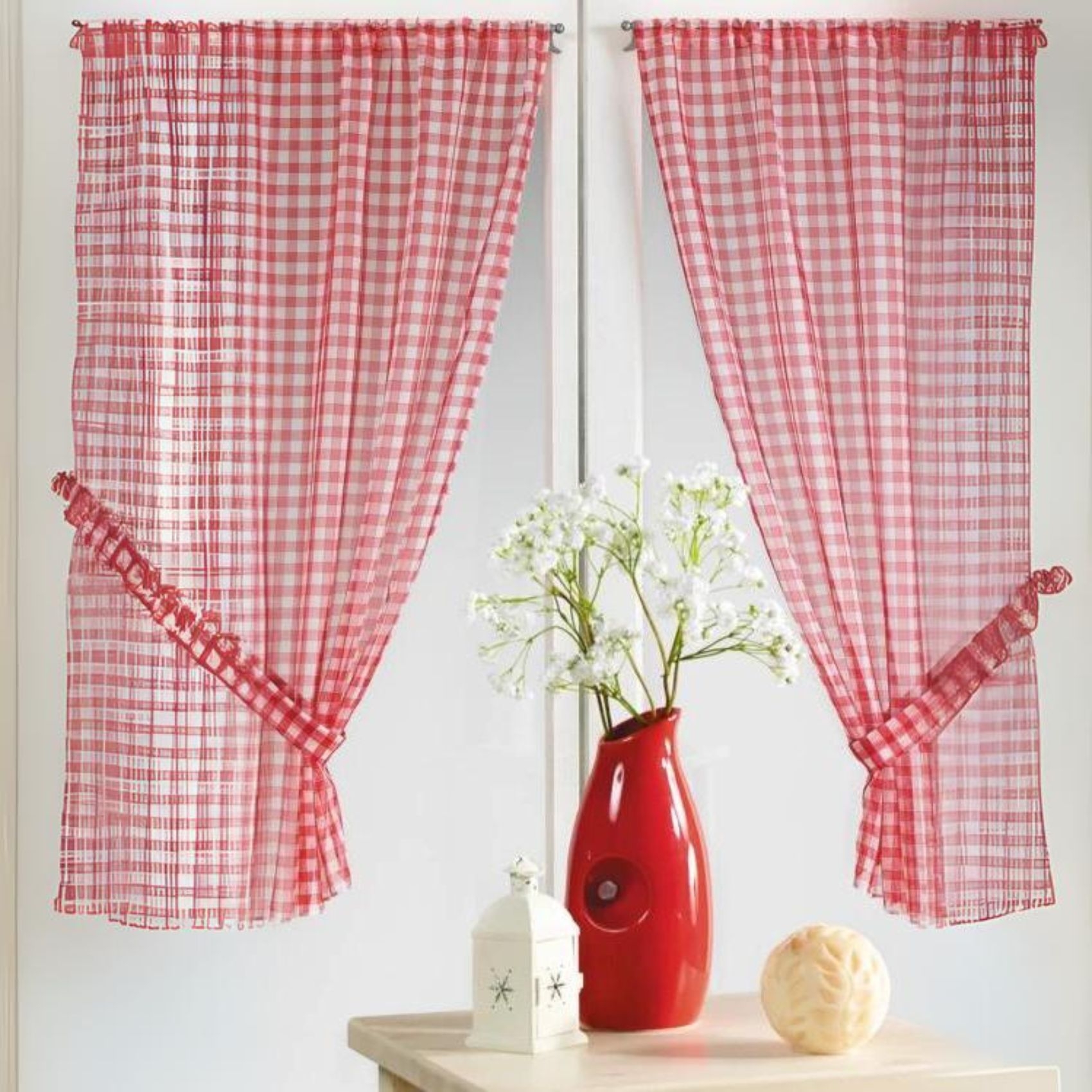 Paire petits voilages à carreaux rouges normands