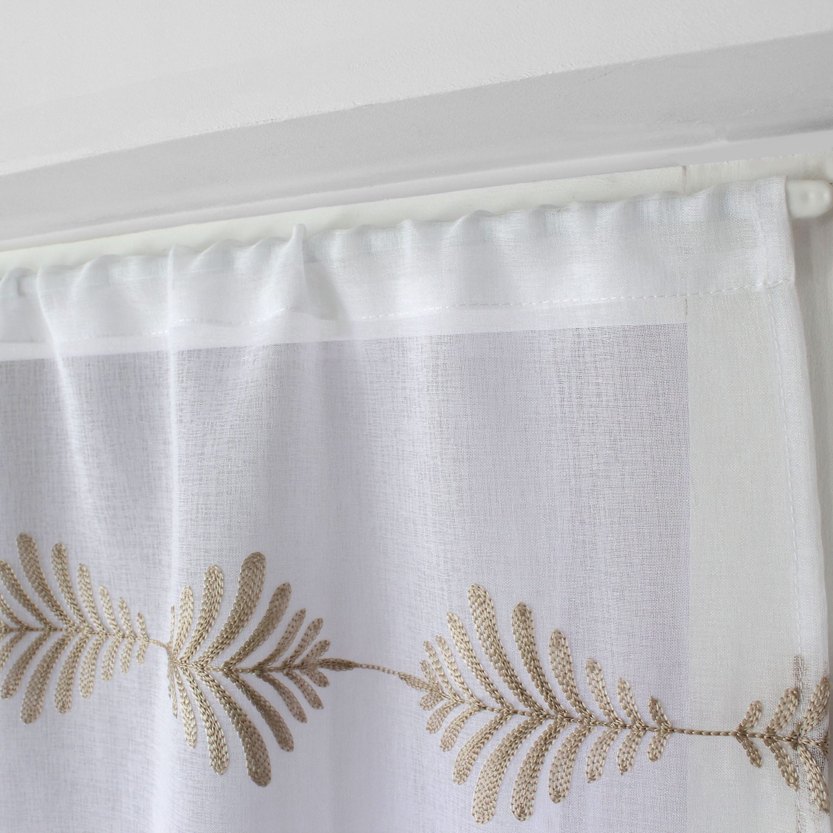 Paire de petits vitrages brodés feuillage — vue 4