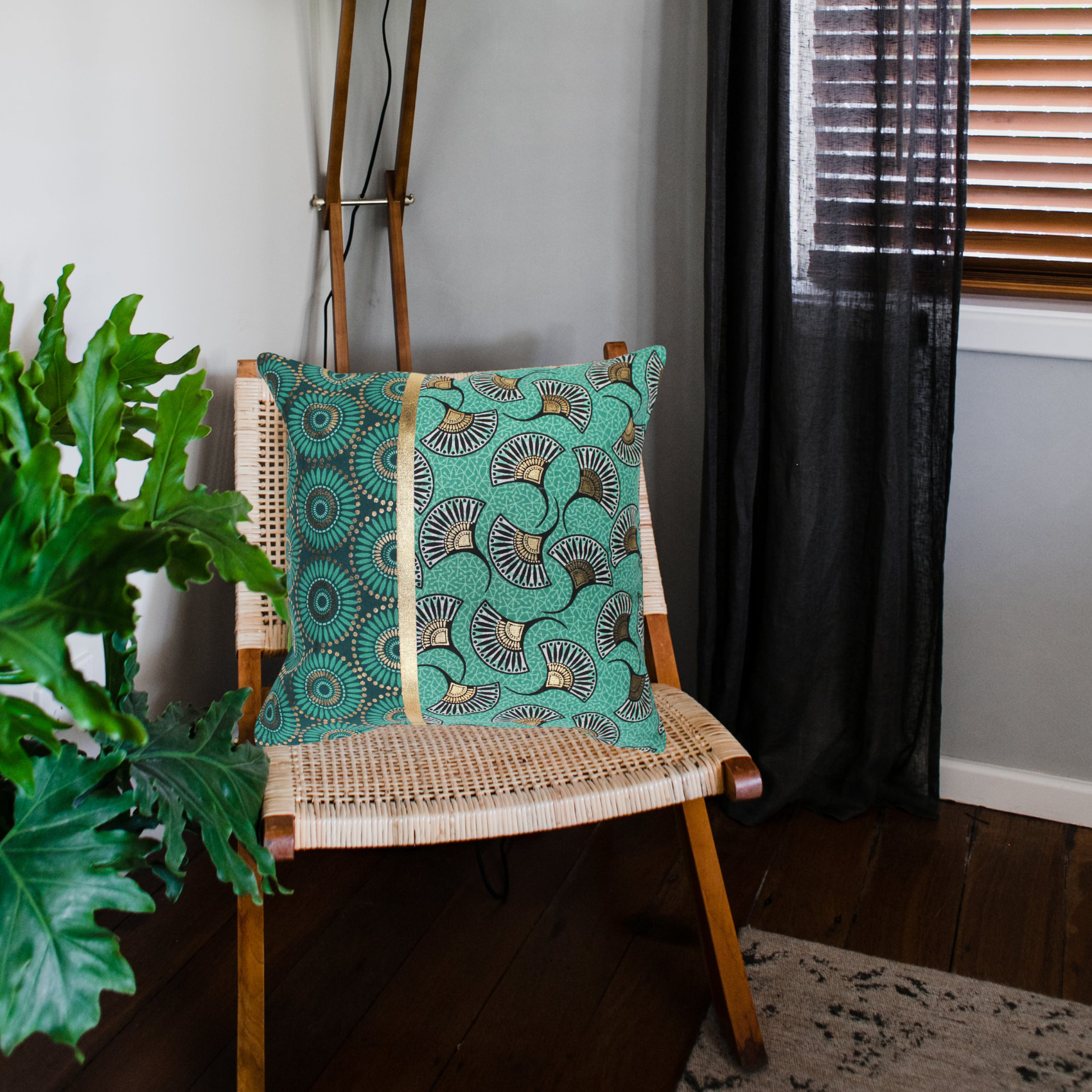 Housse de coussin en coton imprimé or — vue 5