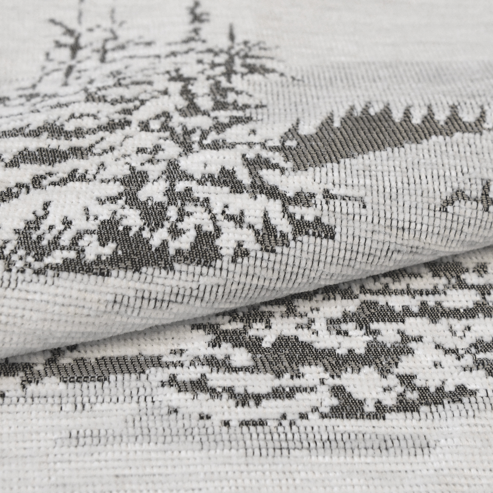 Rideau montagne sapins enneigés — vue 3