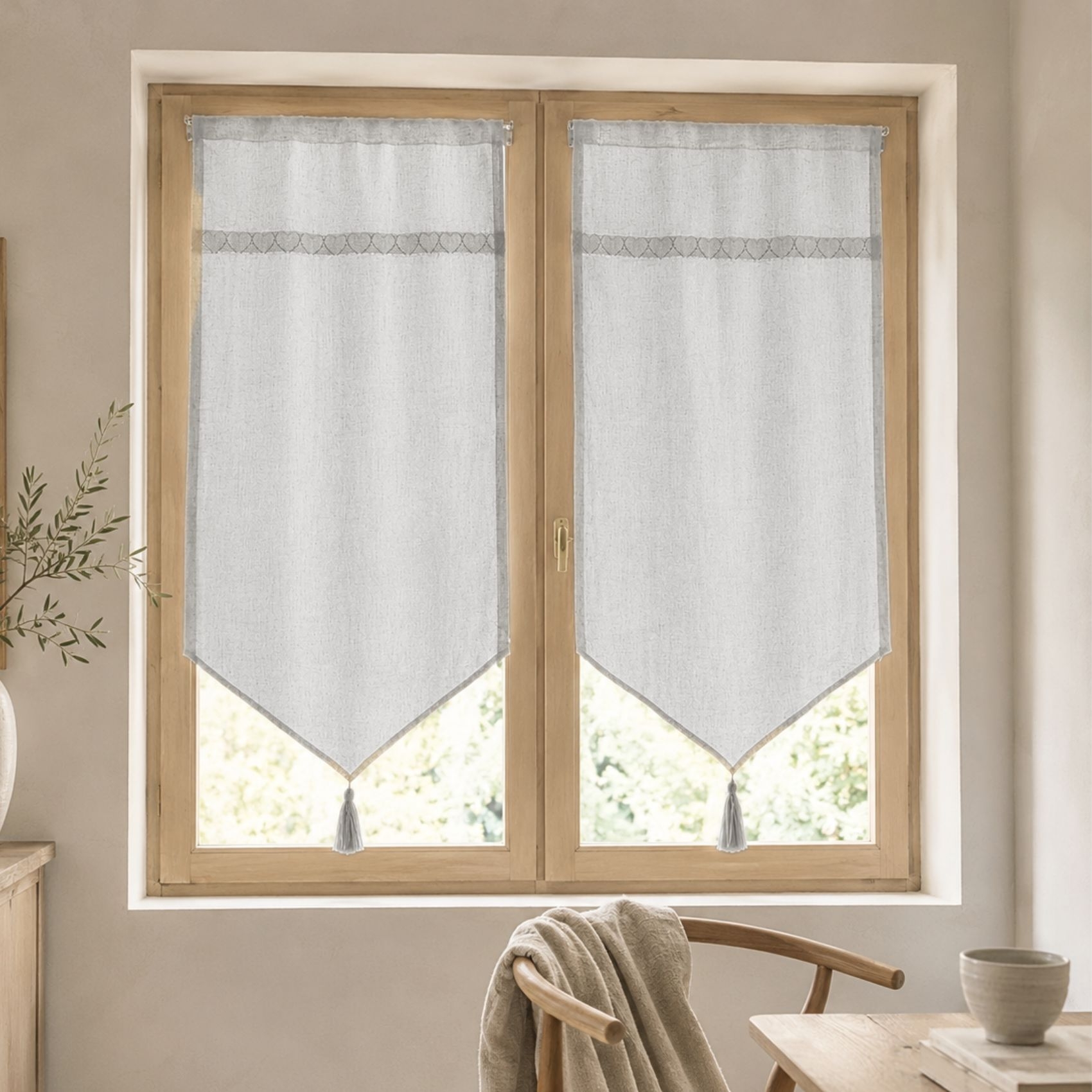 Paire de voilages à parement en macramé cœurs
