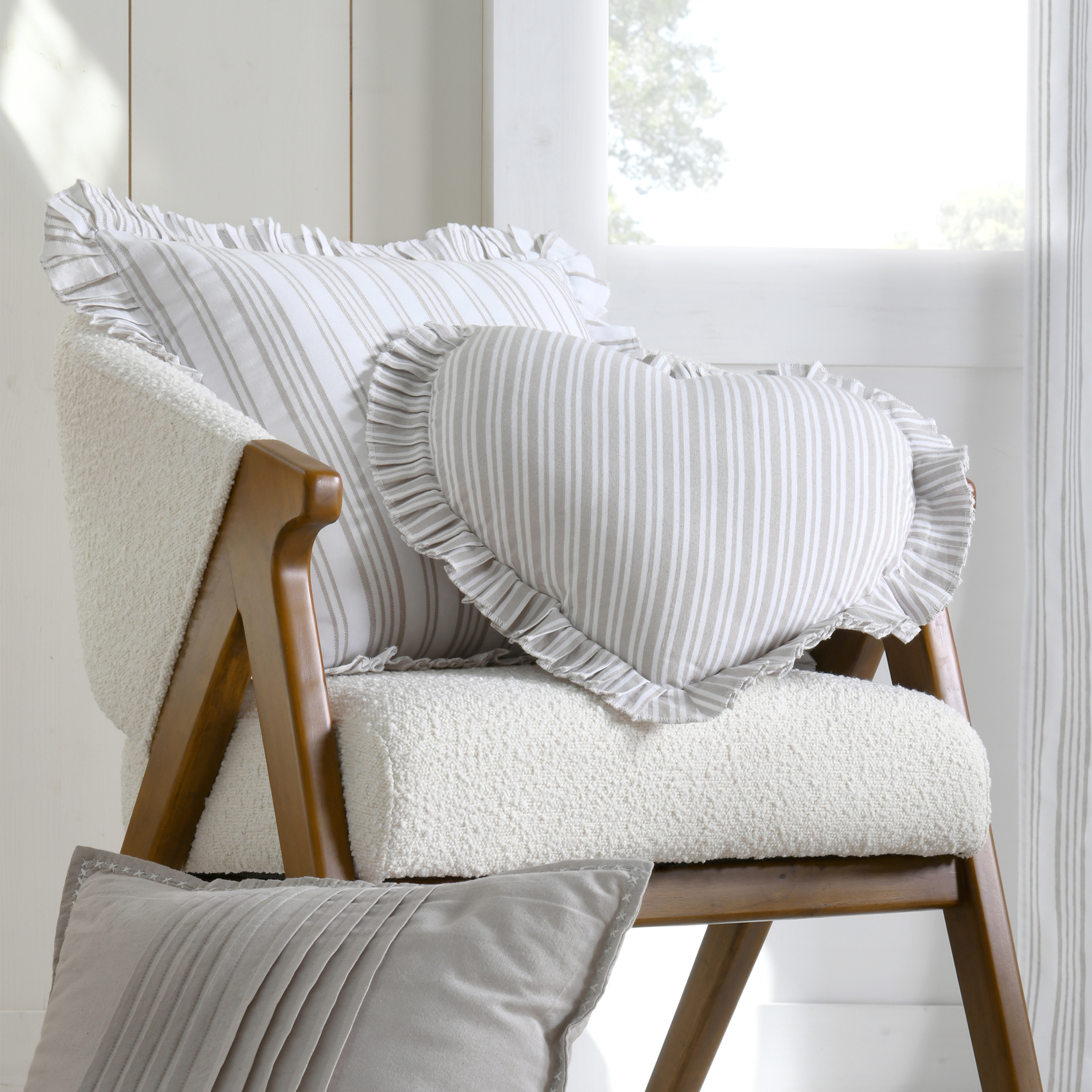 Coussin décoratif romantique en forme de coeur — vue 4