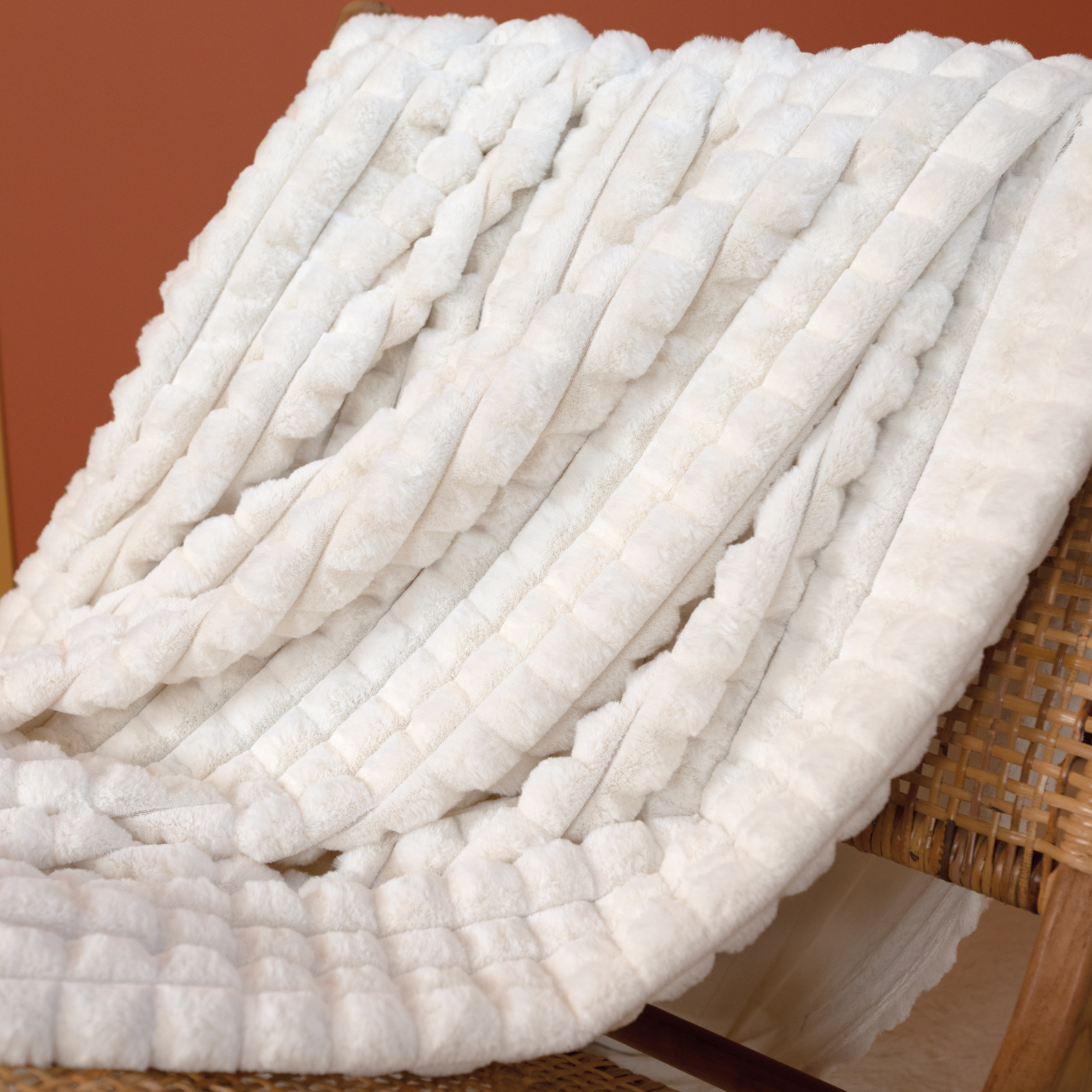 Tissu fausse fourrure effet matelassé — vue 4