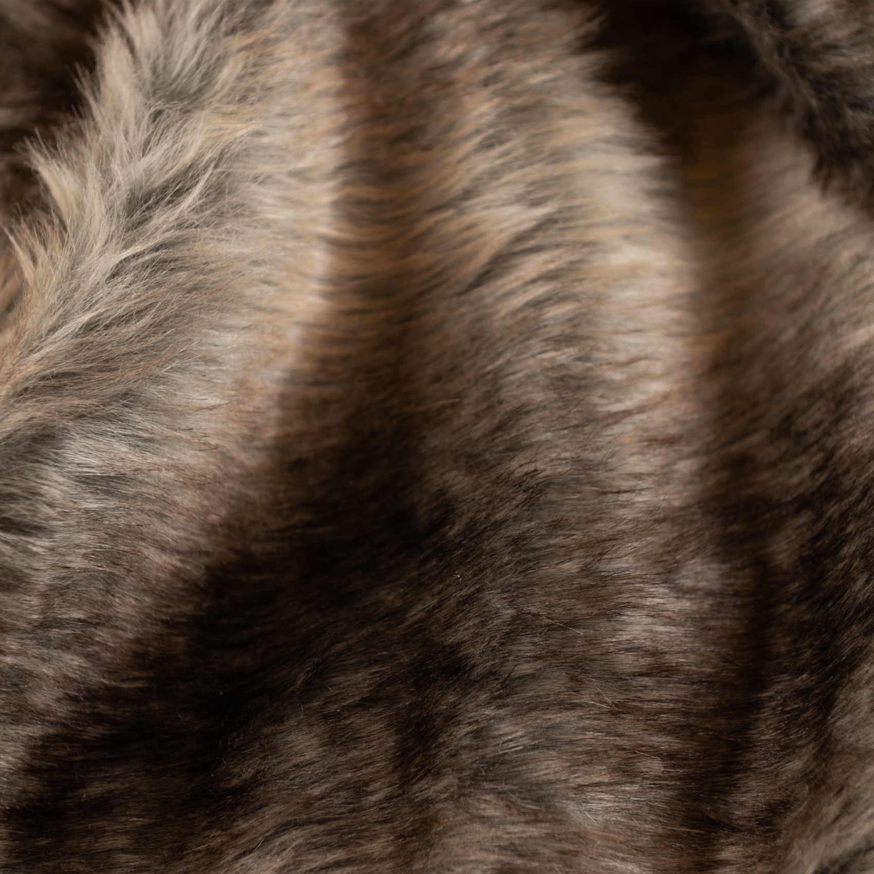 Plaid  imitation fourrure  effet loup brun doublé velours — vue 6