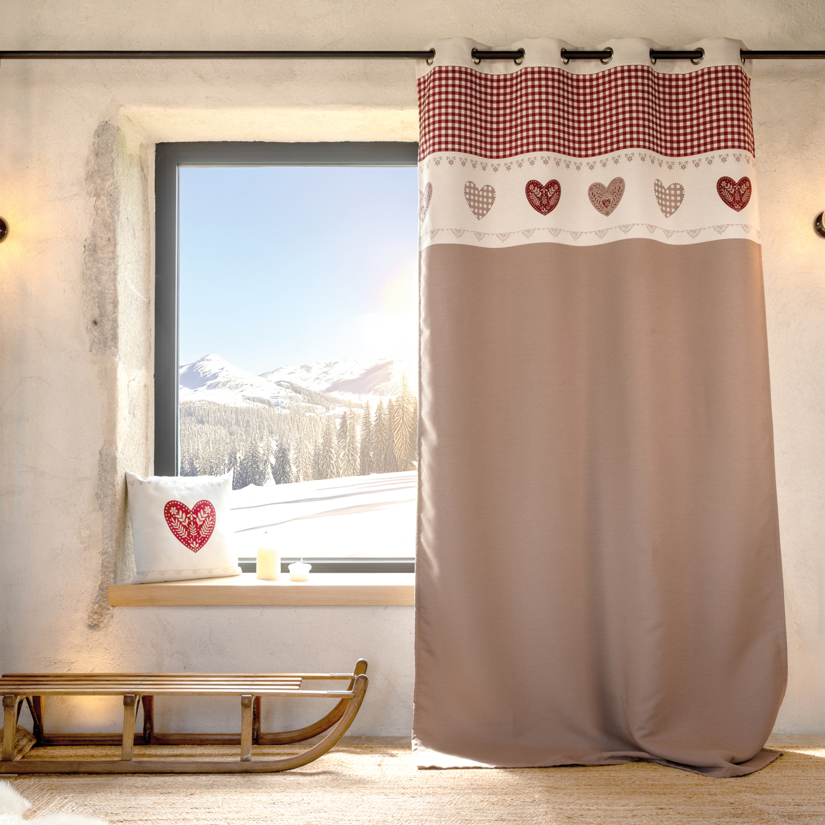 Rideau jacquard à œillets avec haut vichy et motifs cœurs