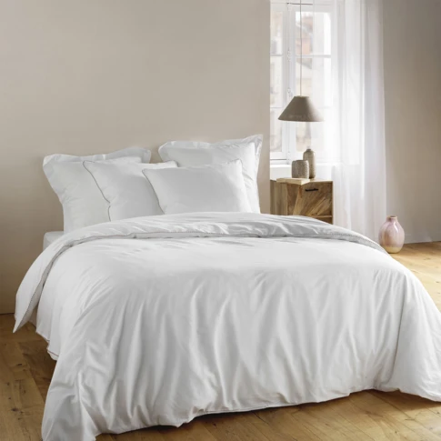 Parure de lit blanche galon pompons beiges