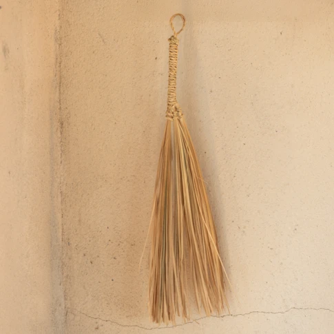 Balai naturel long en paille 45 cm Naturel