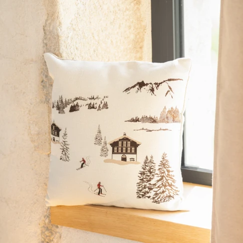 Coussin jacquard avec motif chalets 45 x 45 cm BEIGE
