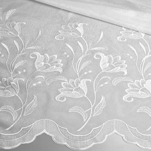 Tissu en voile sablé et festonné