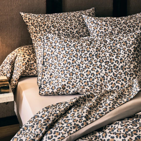 Taie de traversin en percale de coton à motif léopard 86 x 140 cm Beige
