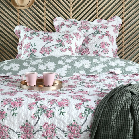 Cubrecamas y fundas de almohada de estilo primaveral