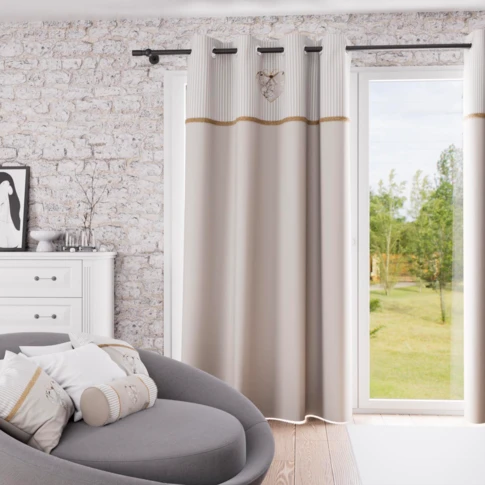 Rideau coton à œillets décor cœur brodé