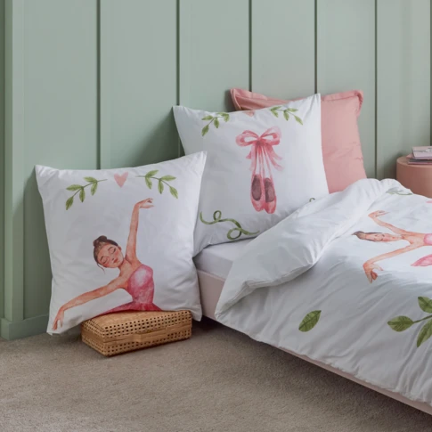 Taie d’oreiller enfant en percale motif danseuse étoile 65 x 65 cm ROSE