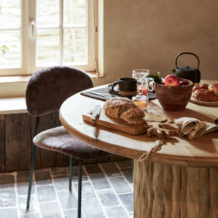Table à manger ronde en bois sculpté