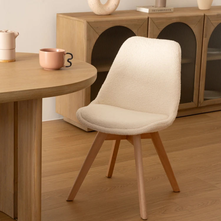 Silla de rizo con respaldo redondeado