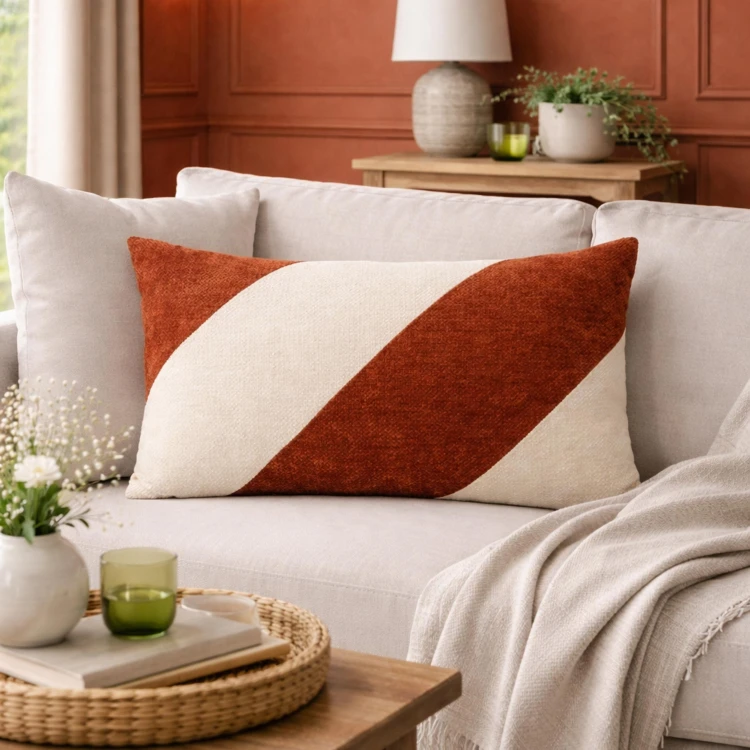 Rechteckiges Zierkissen aus Chenille-Samt mit grafischem Muster