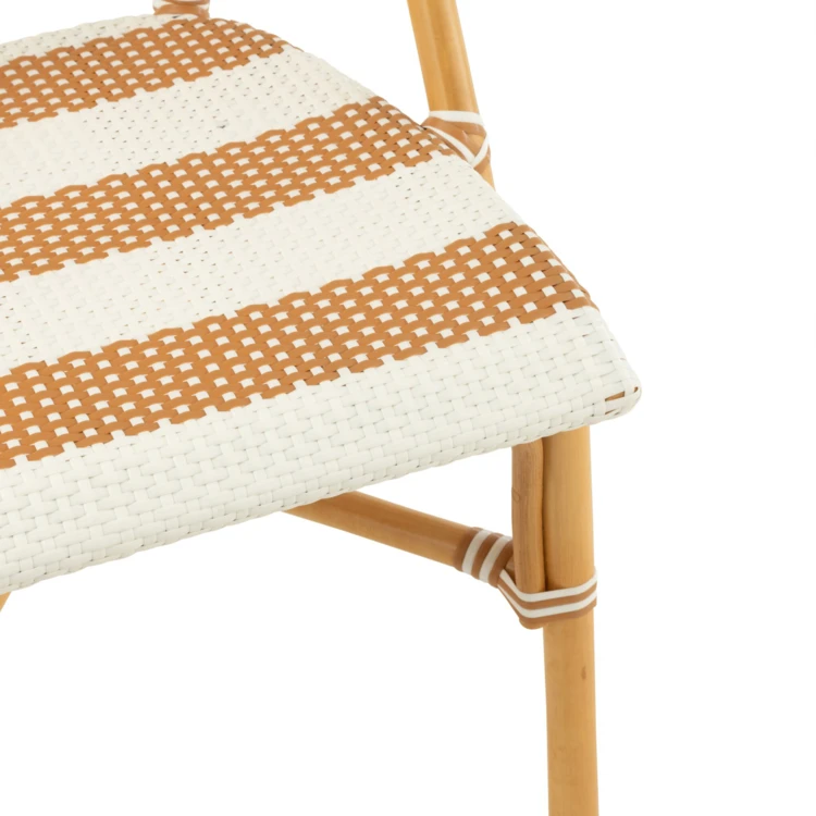 Chaise en rotin extérieure à rayures