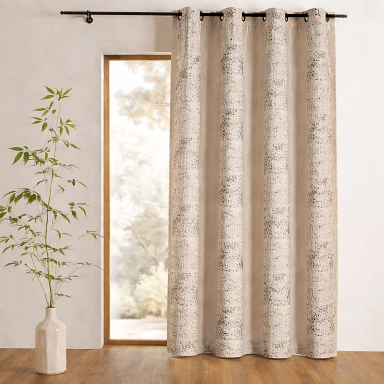 Rideau d'ameublement shantung brodé motif éthnique