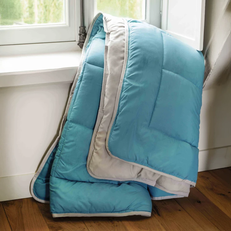 Couette chaude microfibre bicolore 400 gr/m2