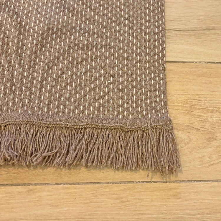 Alfombra de lana y algodón con textura punteada