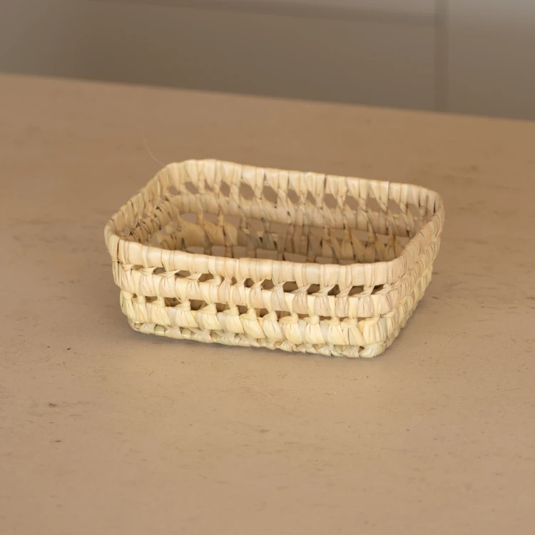 Panier rectangle en feuille de palmier