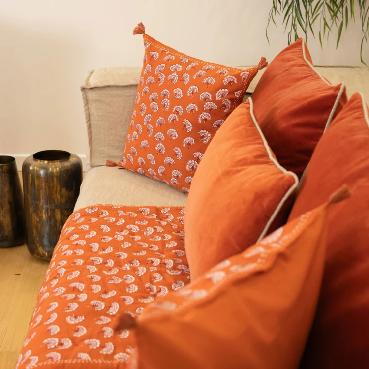 Coussin décoratif imprimé motif floral