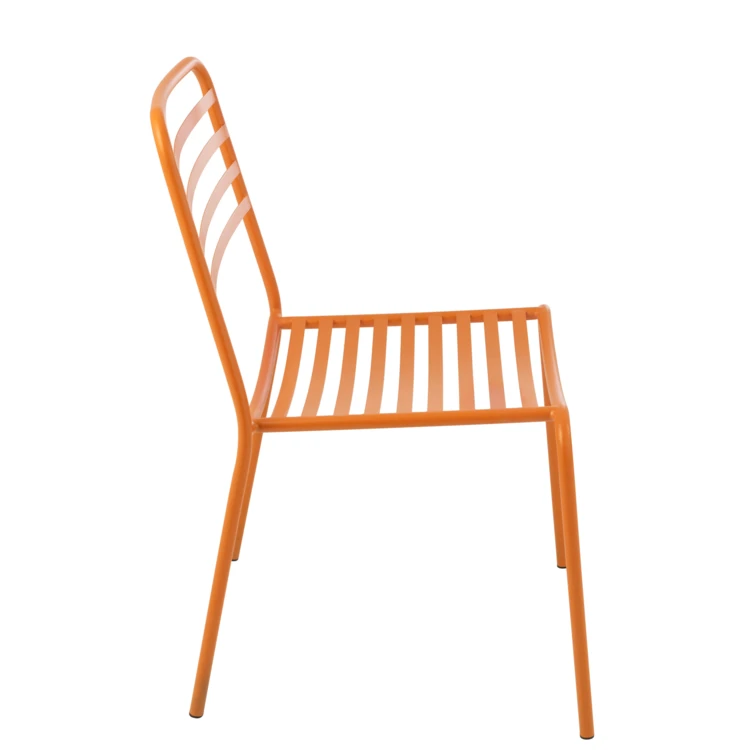 Silla de jardín metálica con respaldo de listones