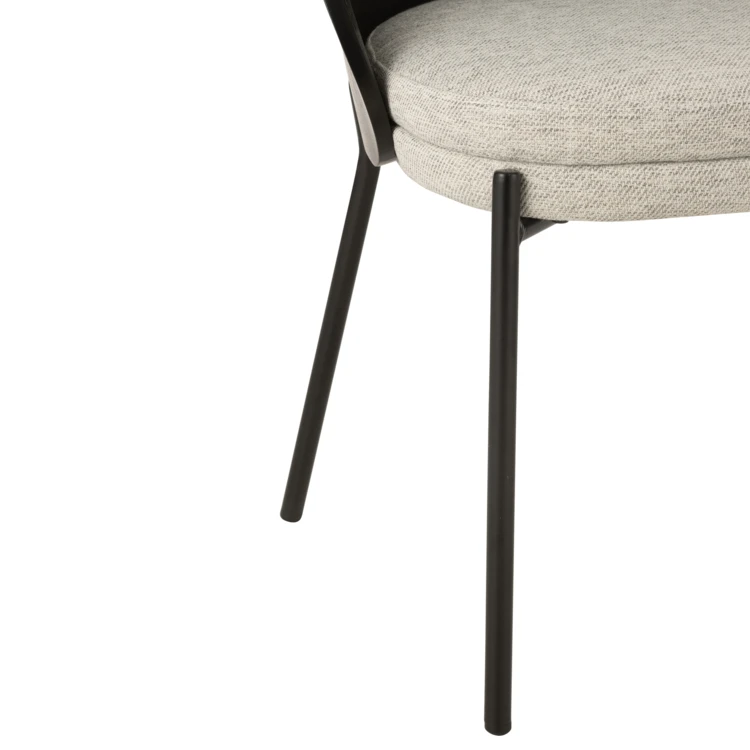 Silla de diseño en madera y metal