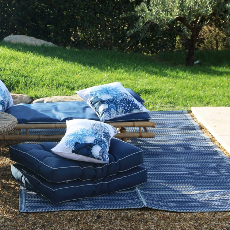 Outdoor-Teppich mit Streifen