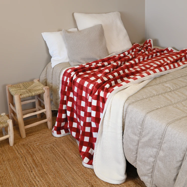Bettüberwurf aus Fleece mit Vichy-Muster