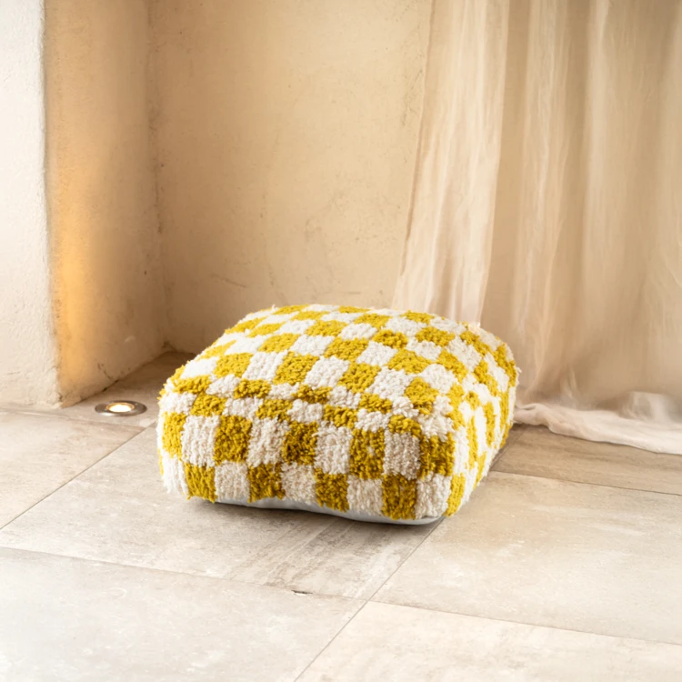 Pouf-Husse aus Wolle mit Karomuster