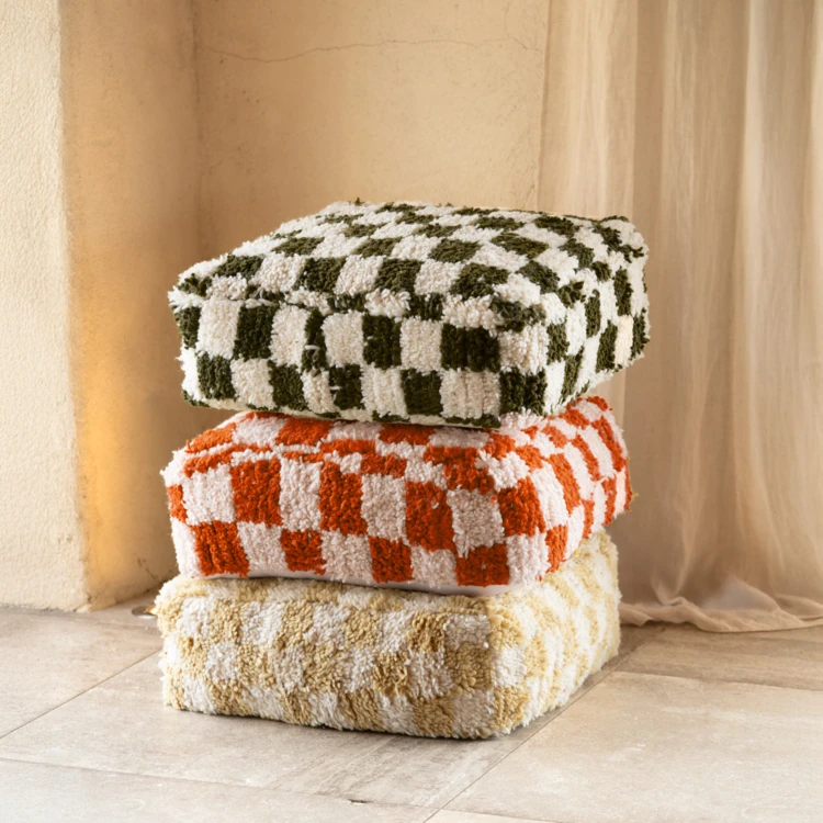 Pouf damier en laine avec garnissage