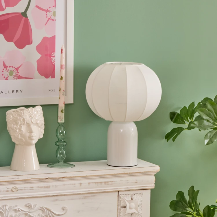 Lampe à poser en acier design moderne