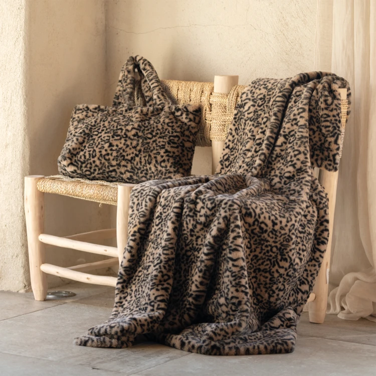 Kunstfelldecke mit Leopardenmuster
