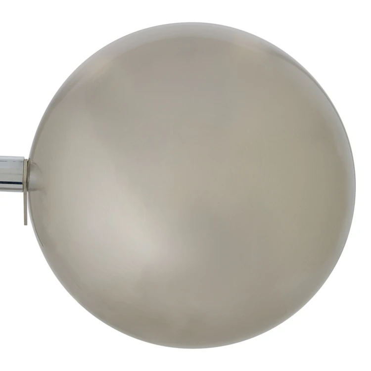 Lampada da tavolo in metallo con paralume arrotondato