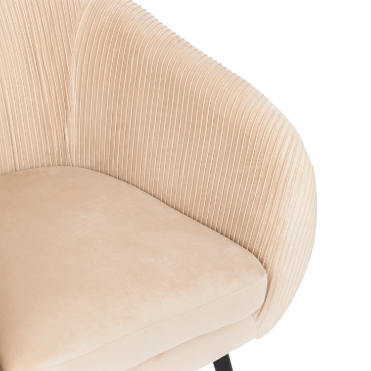 Sillón de pana con respaldo envolvente