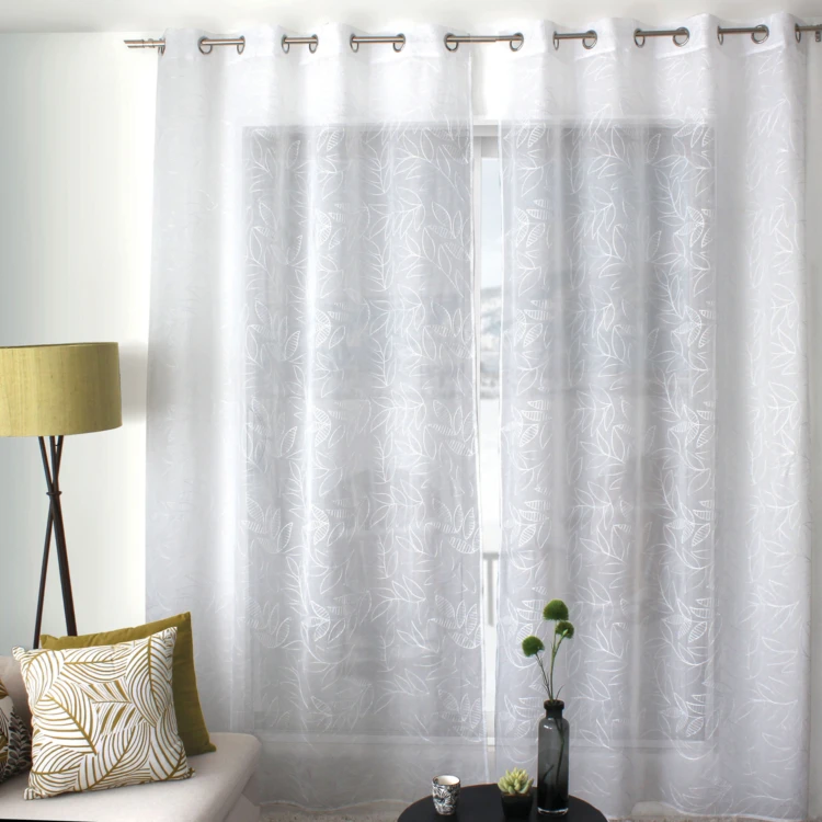 Voilage brodé motif feuillage