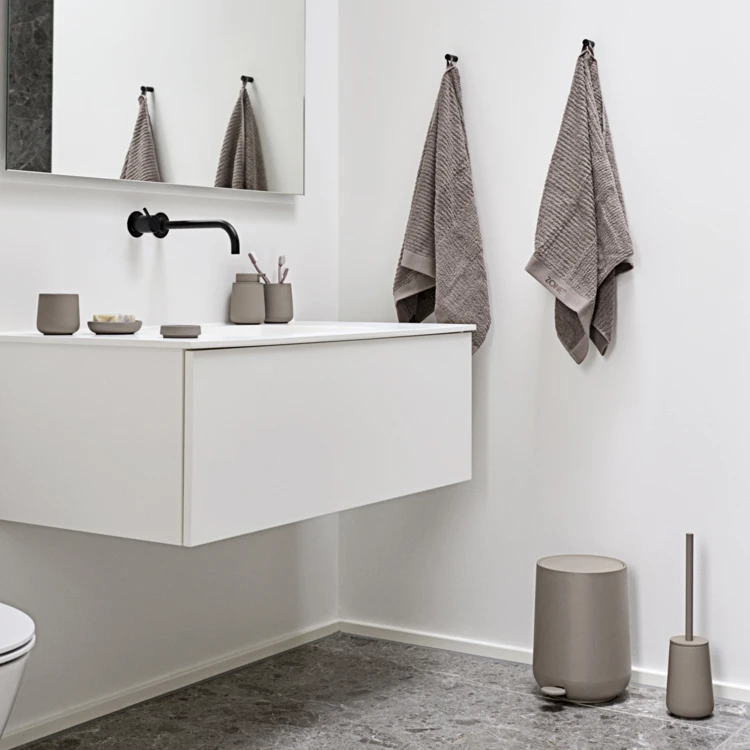 Brosse pour toilette en grès et acier