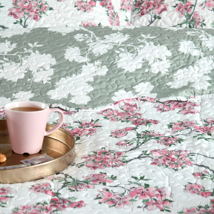 Cubrecamas y fundas de almohada de estilo primaveral