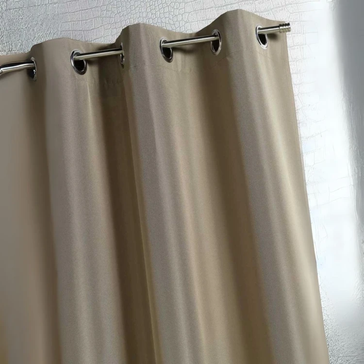Rideau d'extérieur en tissu déperlant