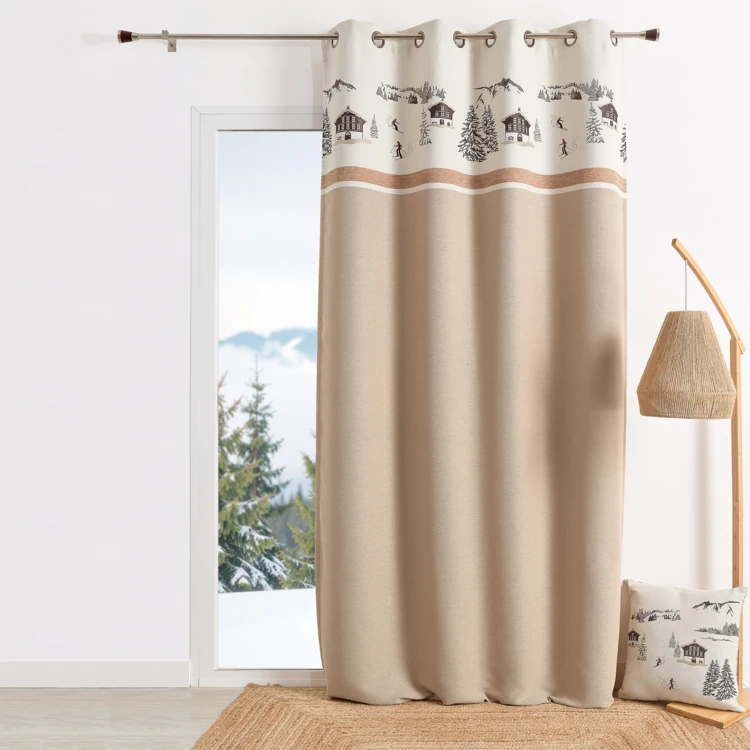 Tenda jacquard con occhielli e motivi di chalet e abeti